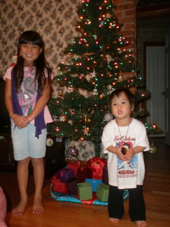Kasen and Karis with the Chinese tree